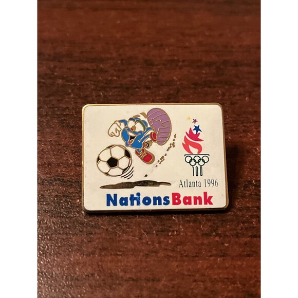1996 Atlanta Olympics Izzy Soccer Nations Bank Official Sponsor Lapel Hat Pin - Picture 1 of 4